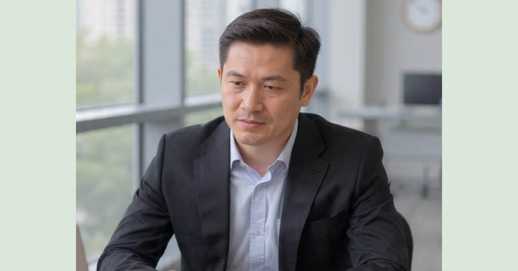 Malaysian entrepreneur reviewing the steps to set up a Sdn Bhd