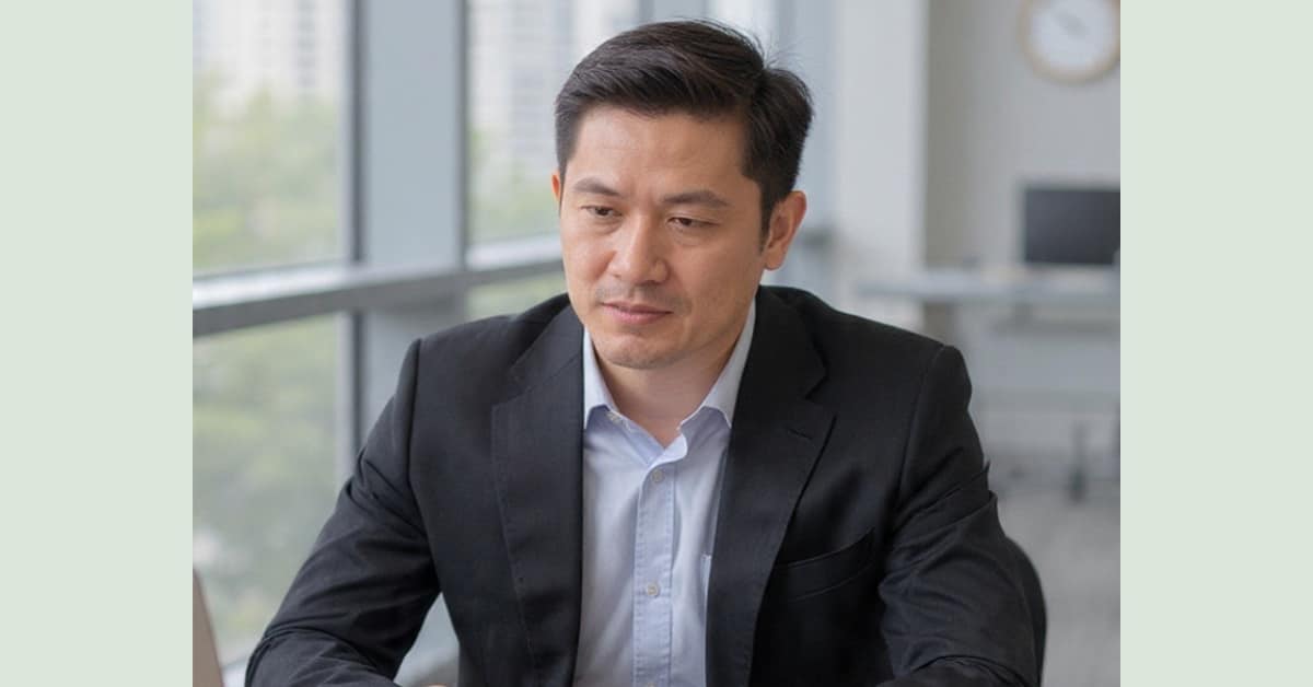 Malaysian entrepreneur reviewing the steps to set up a Sdn Bhd